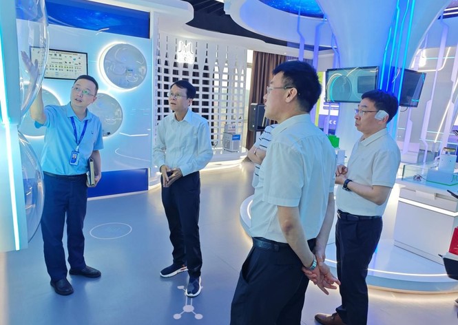 數(shù)智賦能 綠動鷺島 | 廈門市政協(xié)黨組副書記、副主席黃曉舟一行蒞臨金名節(jié)能走訪調研